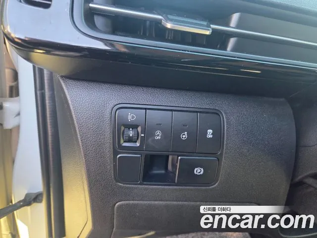 Hyundai Staria 2021 thumb 10