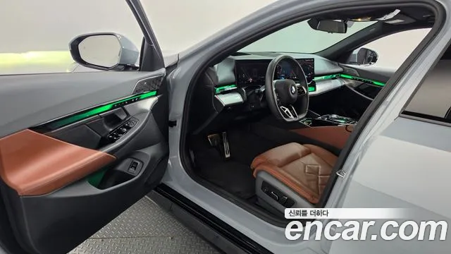 BMW 5-Series 2026 thumb 10