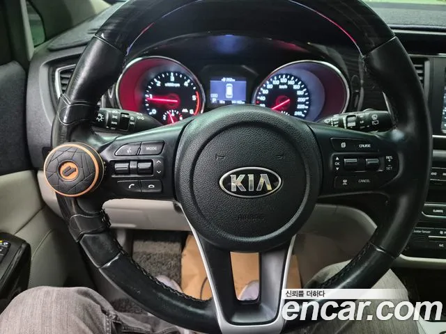 Kia Carnival 2019 thumb 8