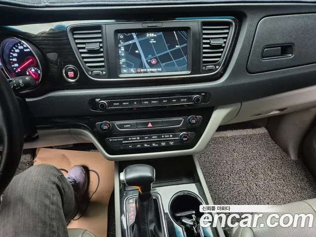 Kia Carnival 2019 thumb 9