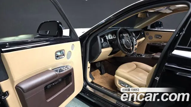 Rolls-Royce Ghost 2015 thumb 10
