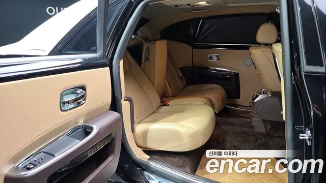 Rolls-Royce Ghost 2015 thumb 11