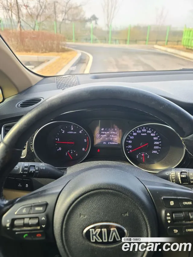 Kia Carnival 2014 thumb 6