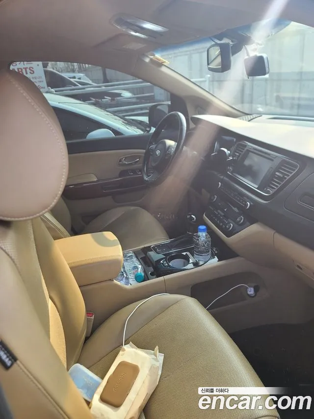 Kia Carnival 2014 thumb 12