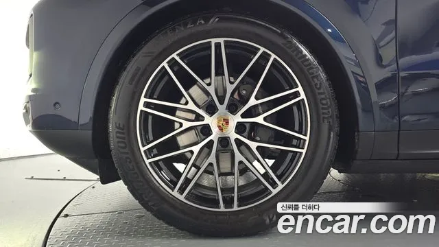 Porsche Cayenne 2024 thumb 4