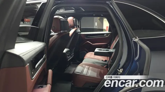 Porsche Cayenne 2024 thumb 10