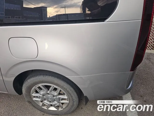 Hyundai Staria 2023 thumb 2