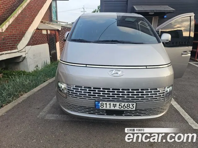 Hyundai Staria 2023 thumb 3