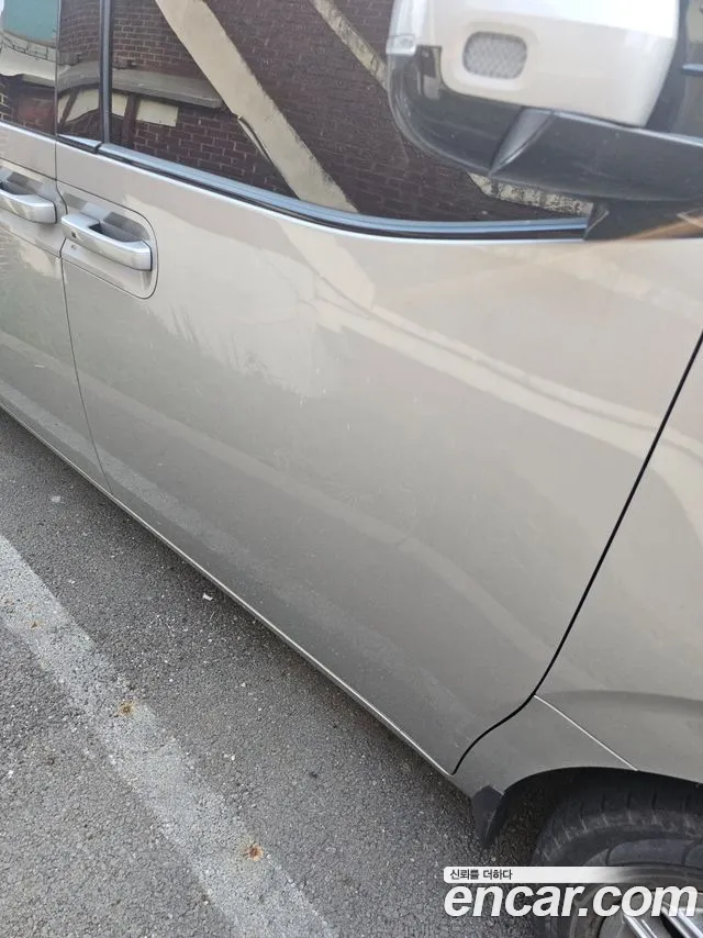 Hyundai Staria 2023 thumb 10