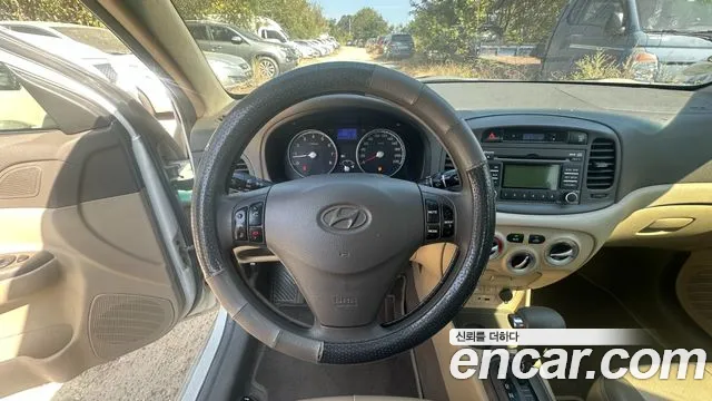 Hyundai Verna 2009 thumb 10