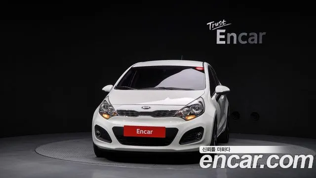 Kia Pride 2013 thumb 3