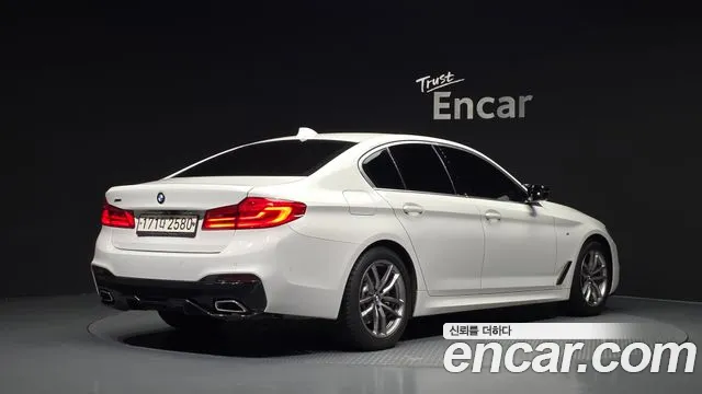 BMW 5-Series 2019 thumb 2