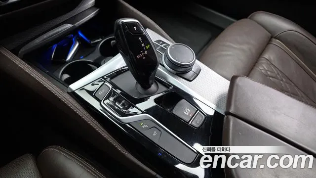 BMW 5-Series 2019 thumb 9