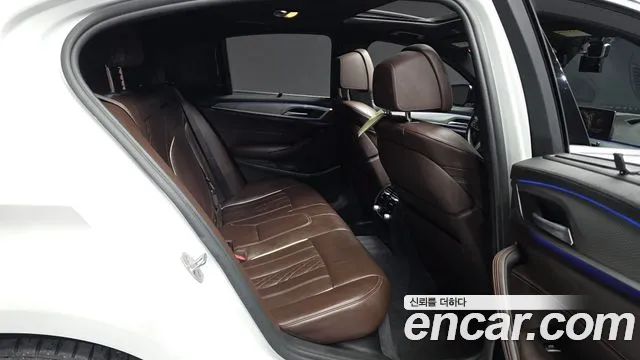 BMW 5-Series 2019 thumb 12