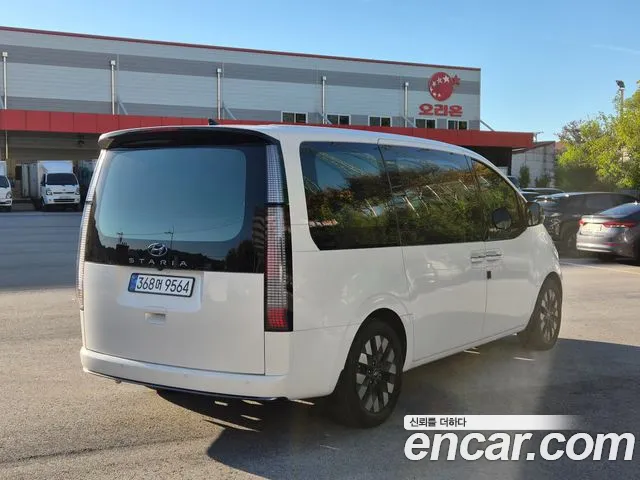 Hyundai Staria 2024 thumb 2