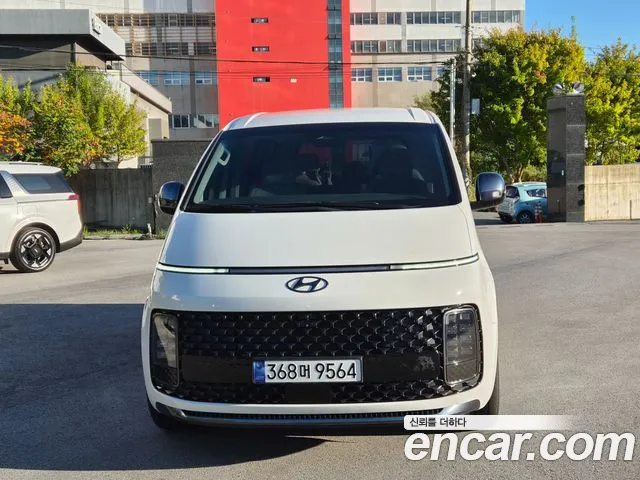 Hyundai Staria 2024 thumb 3