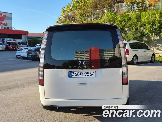 Hyundai Staria 2024 thumb 4