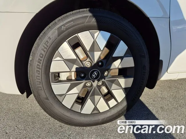 Hyundai Staria 2024 thumb 5