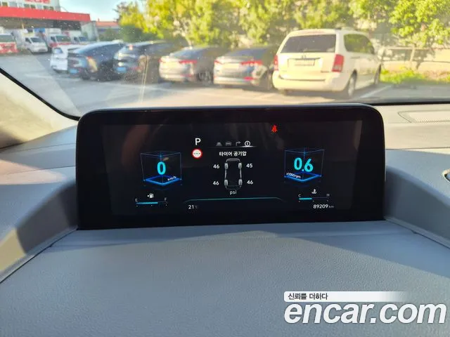 Hyundai Staria 2024 thumb 8