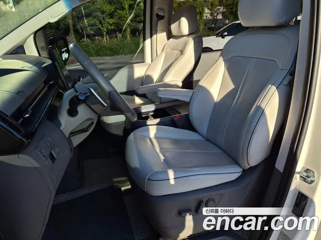 Hyundai Staria 2024 thumb 10