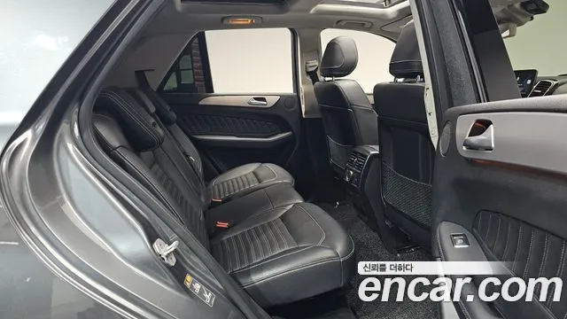 Mercedes-Benz GLE 2018 thumb 10