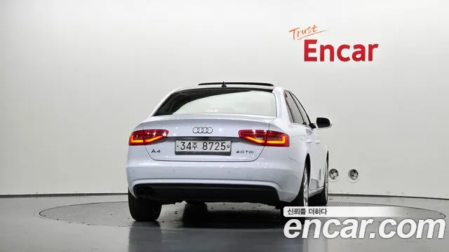 Audi A4 2012 thumb 4