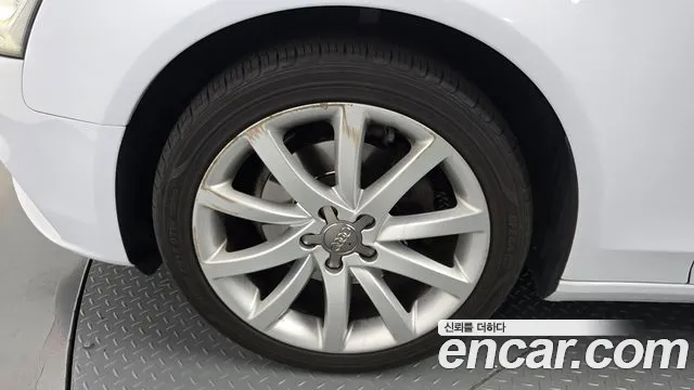 Audi A4 2012 thumb 5
