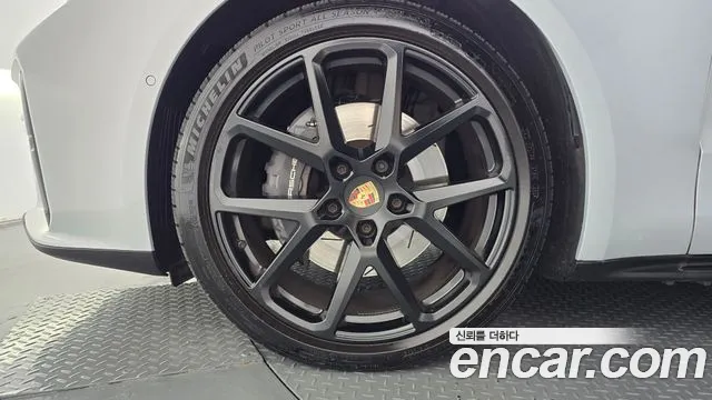 Porsche Panamera 2025 thumb 5
