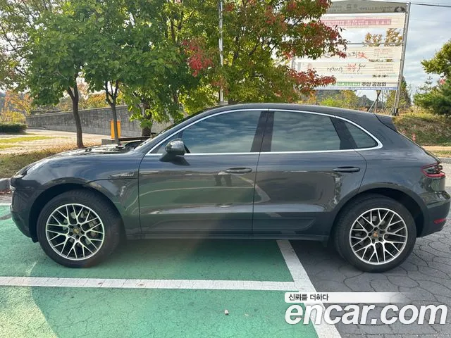 Porsche Macan 2017 thumb 3