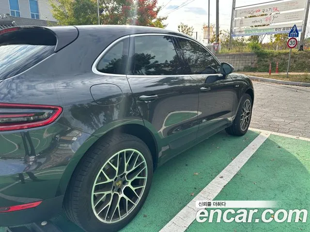 Porsche Macan 2017 thumb 4