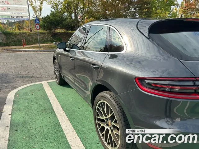 Porsche Macan 2017 thumb 10