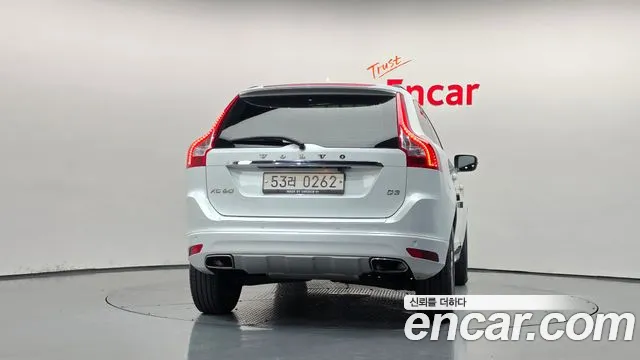 Volvo XC60 2015 thumb 4