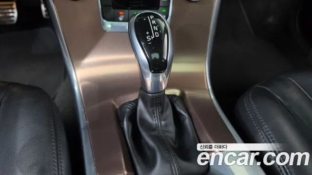 Volvo XC60 2015 thumb 9