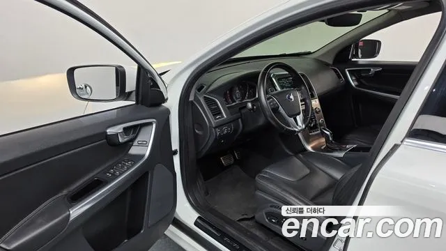 Volvo XC60 2015 thumb 10