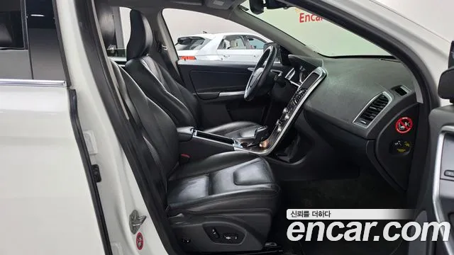 Volvo XC60 2015 thumb 11