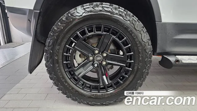 Land Rover Defender 2021 thumb 5