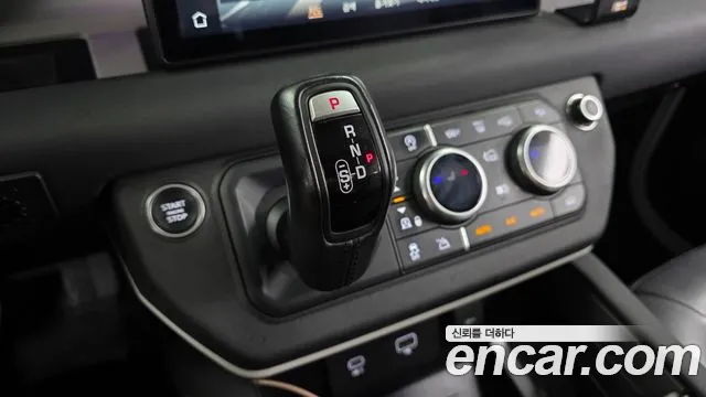 Land Rover Defender 2021 thumb 9