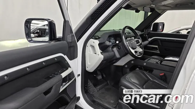 Land Rover Defender 2021 thumb 10