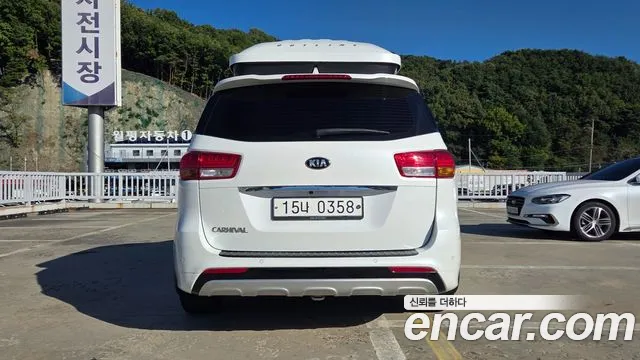 Kia Carnival 2016 thumb 6