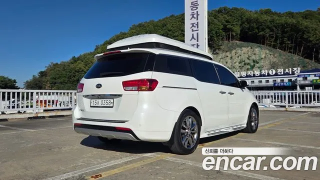 Kia Carnival 2016 thumb 8