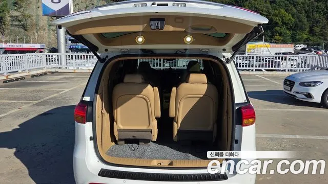 Kia Carnival 2016 thumb 9