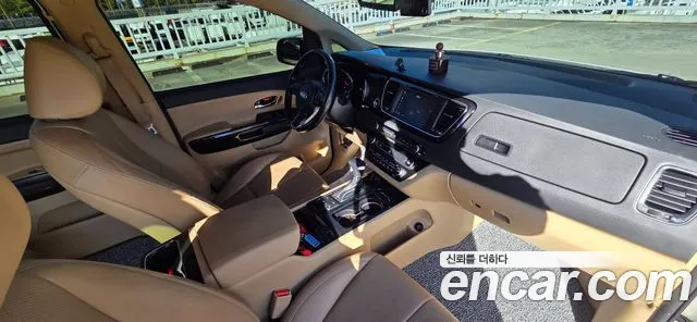 Kia Carnival 2016 thumb 10