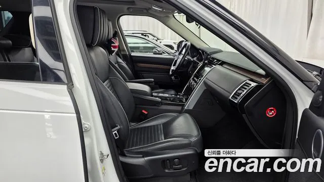 Land Rover Discovery 2017 thumb 11