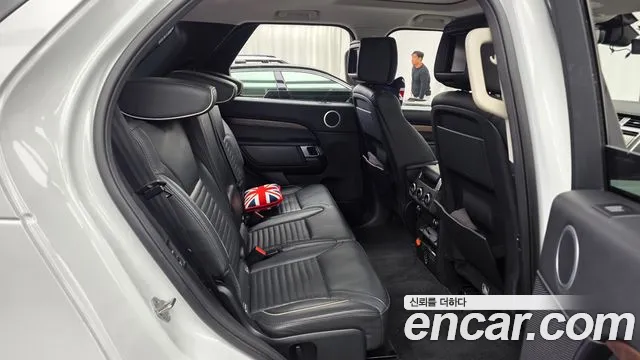 Land Rover Discovery 2017 thumb 12
