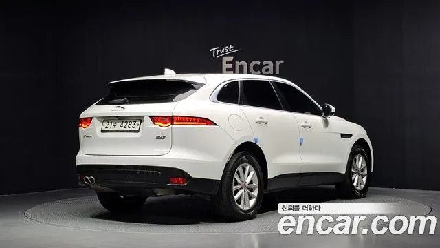 Jaguar F-Pace 2018 thumb 2