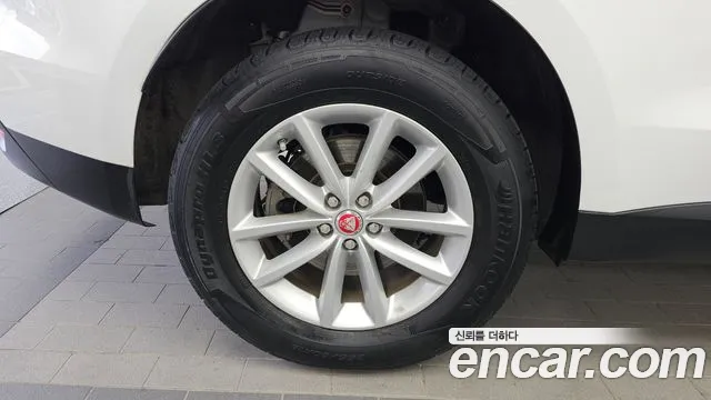 Jaguar F-Pace 2018 thumb 5