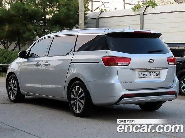 Kia Carnival 2015 thumb 3
