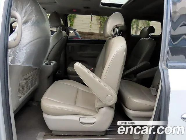 Kia Carnival 2015 thumb 6