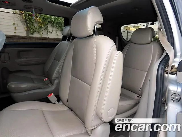Kia Carnival 2015 thumb 7