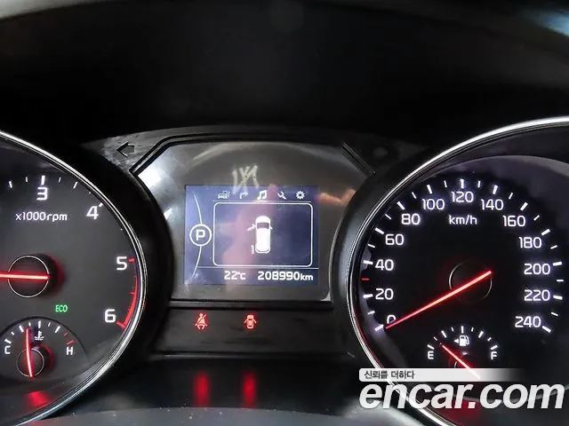 Kia Carnival 2015 thumb 10